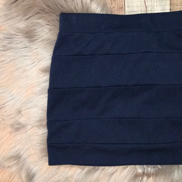 Lush bondage skirt - Picture 2 of 4